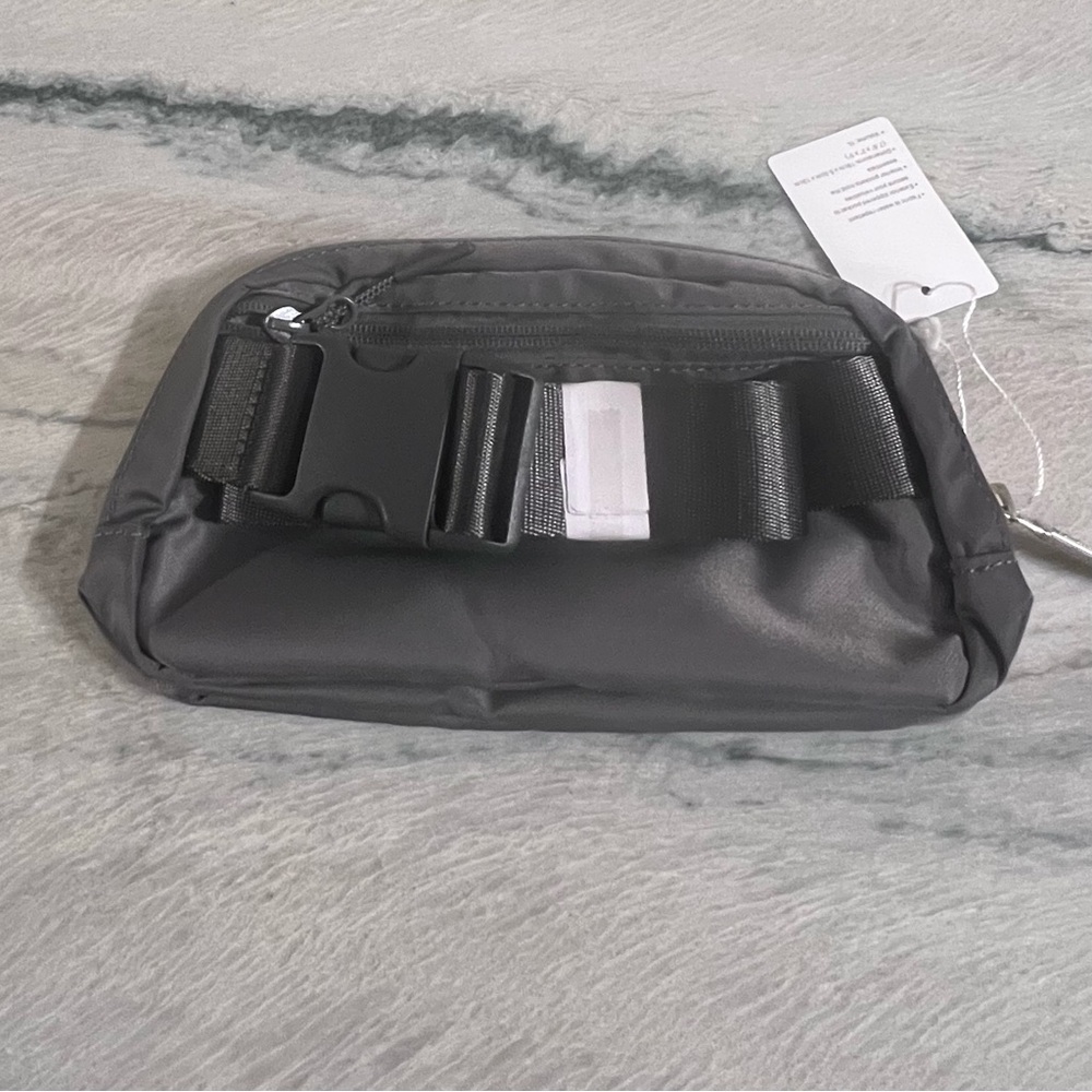 Lululemon Everywhere Belt Bag - Picture 7 of 11